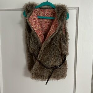 Girls reversible faux fur with peach floral belted vest size 8